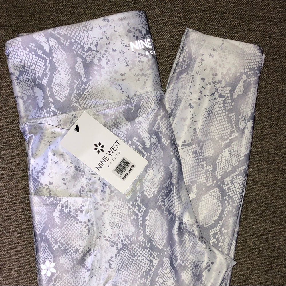 Nine West Gray & White Snake Skin Print Leggings - Picture 1 of 6